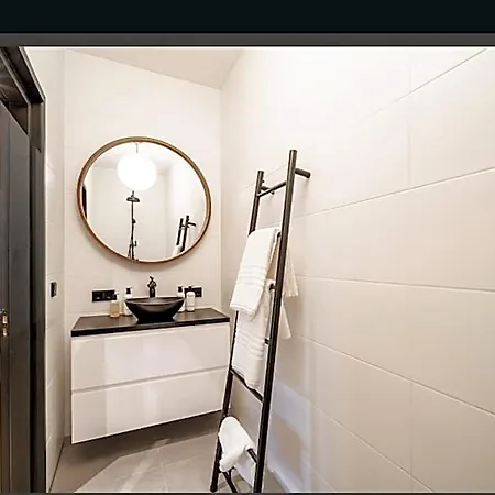 W Kitchen & Private Bathroom 2p Breda