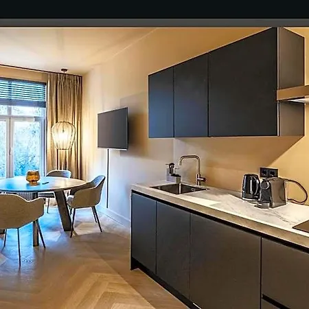 W Kitchen & Private Bathroom 2p 3* Breda